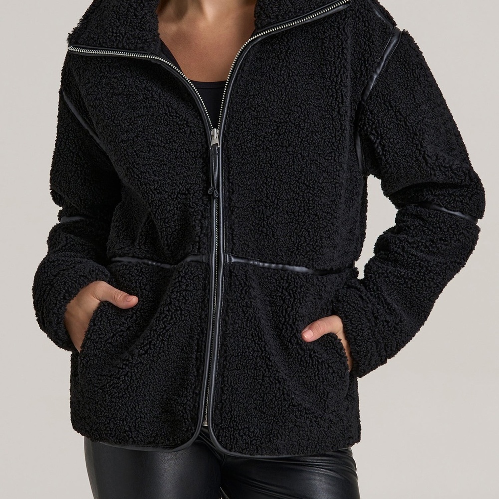 American Tall Relaxed Shearling Jacket for Tall Women in Black Size LL / Tall /